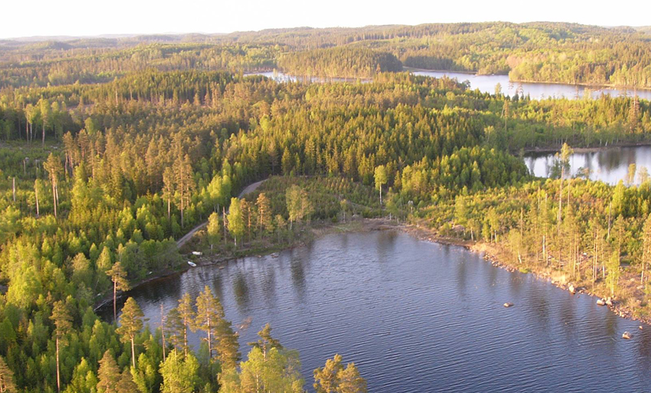 Flyg bild över sjö.